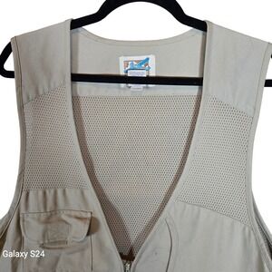 TravelSmith Mens Large Beige Nylon Mesh Vented Zip Up Utility Vest Pockets